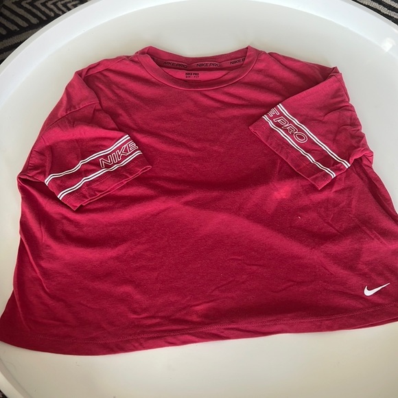 Nike short sleeve shirts in red and pink S - Picture 2 of 5